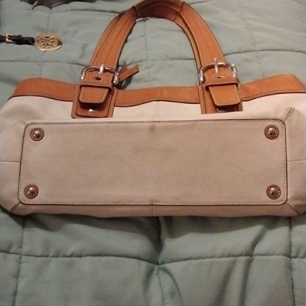 Coach     - Picture 3 of 9